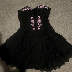 2 dresses with original tag! Super cute dresses just didn’t fit me correctly !